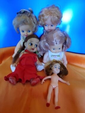 Collection of Vintage Small Plastic/ Vinyl Dolls.